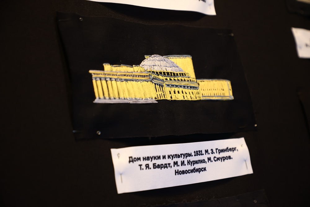 «Так сошлись две любви: к вышивке и к архитектуре» — художник Александр Браулов «Так сошлись две любви: к вышивке и к архитектуре» — художник Александр Браулов