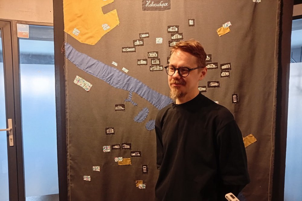 «Так сошлись две любви: к вышивке и к архитектуре» — художник Александр Браулов