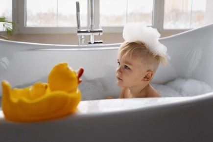 Как вечернее купание освобождает детей от страхов и капризов