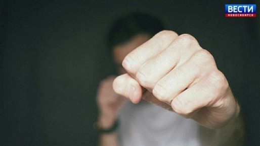 Неосторожное убийство. В Дзержинском районе областного центра 34-летний новосибирец в октябре 2025 года в пьяном конфликте у подъезда жестоко избил мужчину