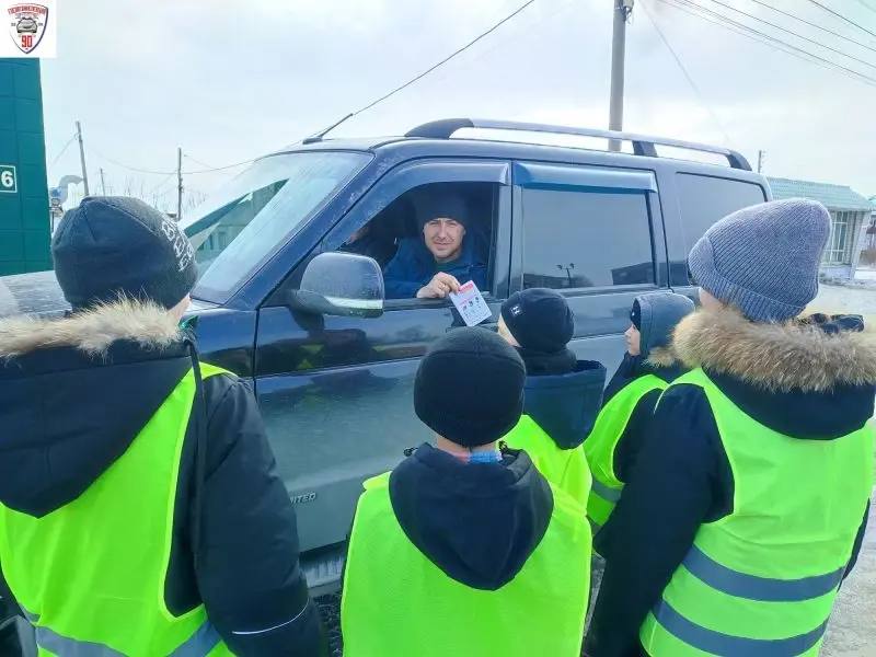 Отряд ЮИД «Светофорчики» школы - интернат №1 и сотрудники Госавтоинспекции Купинского района присоединились к акции «Ребенок – главный пассажир» Отряд ЮИД «Светофорчики» школы - интернат №1 и сотрудники Госавтоинспекции Купинского района присоединились к акции «Ребенок – главный пассажир»