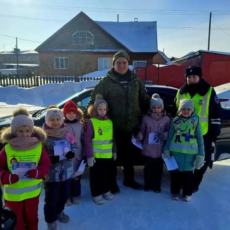 На территории Венгеровского района сотрудник Госавтоинспекции совместно с воспитанниками детского сада провели Акцию: «Пристегните самого дорогого!» На территории Венгеровского района сотрудник Госавтоинспекции совместно с воспитанниками детского сада провели Акцию: «Пристегните самого дорогого!»