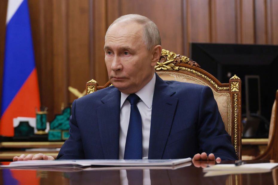 Путин призывает к комплексной борьбе с растущими экстремистскими преступлениями в России