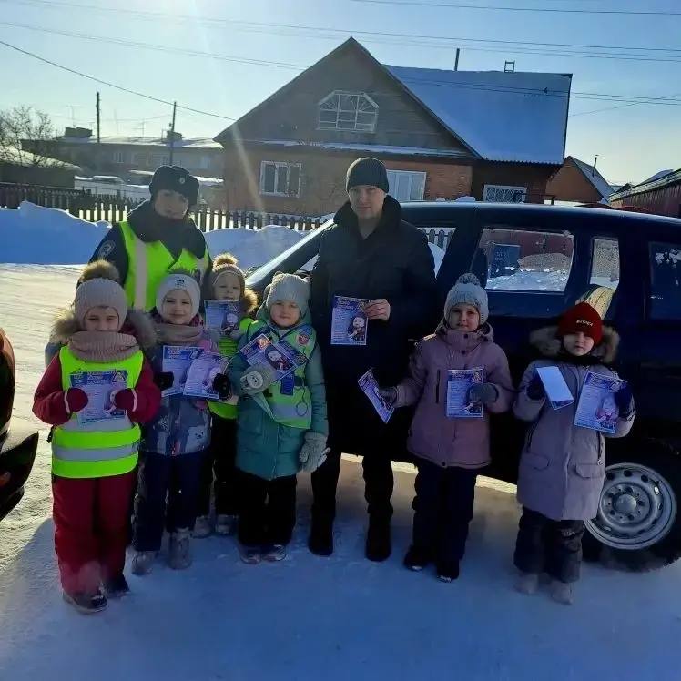 На территории Венгеровского района сотрудник Госавтоинспекции совместно с воспитанниками детского сада провели Акцию: «Пристегните самого дорогого!» На территории Венгеровского района сотрудник Госавтоинспекции совместно с воспитанниками детского сада провели Акцию: «Пристегните самого дорогого!»