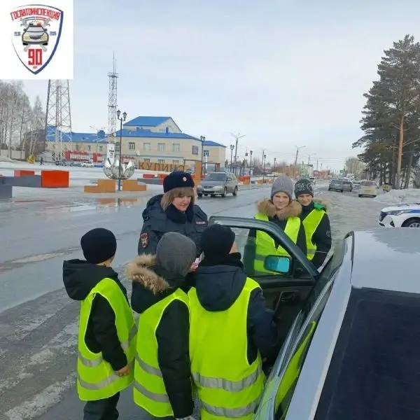 Отряд ЮИД «Светофорчики» школы - интернат №1 и сотрудники Госавтоинспекции Купинского района присоединились к акции «Ребенок – главный пассажир»