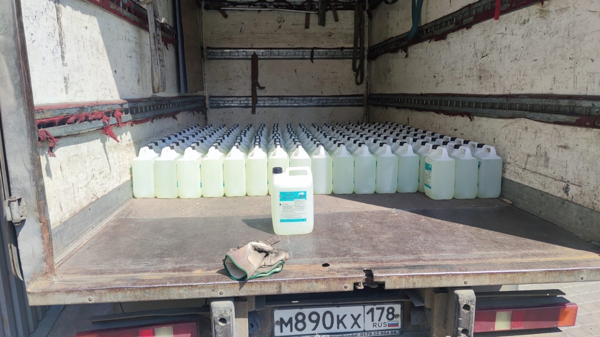 Уборка бетонных брызг на стройке: простота или риски?