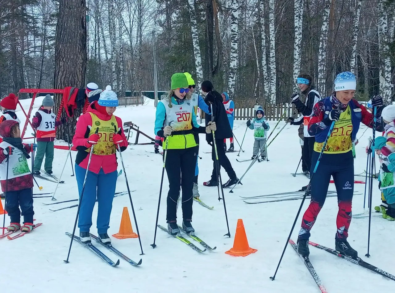 Спортивные семьи Советского района приняли участие в лыжных гонках