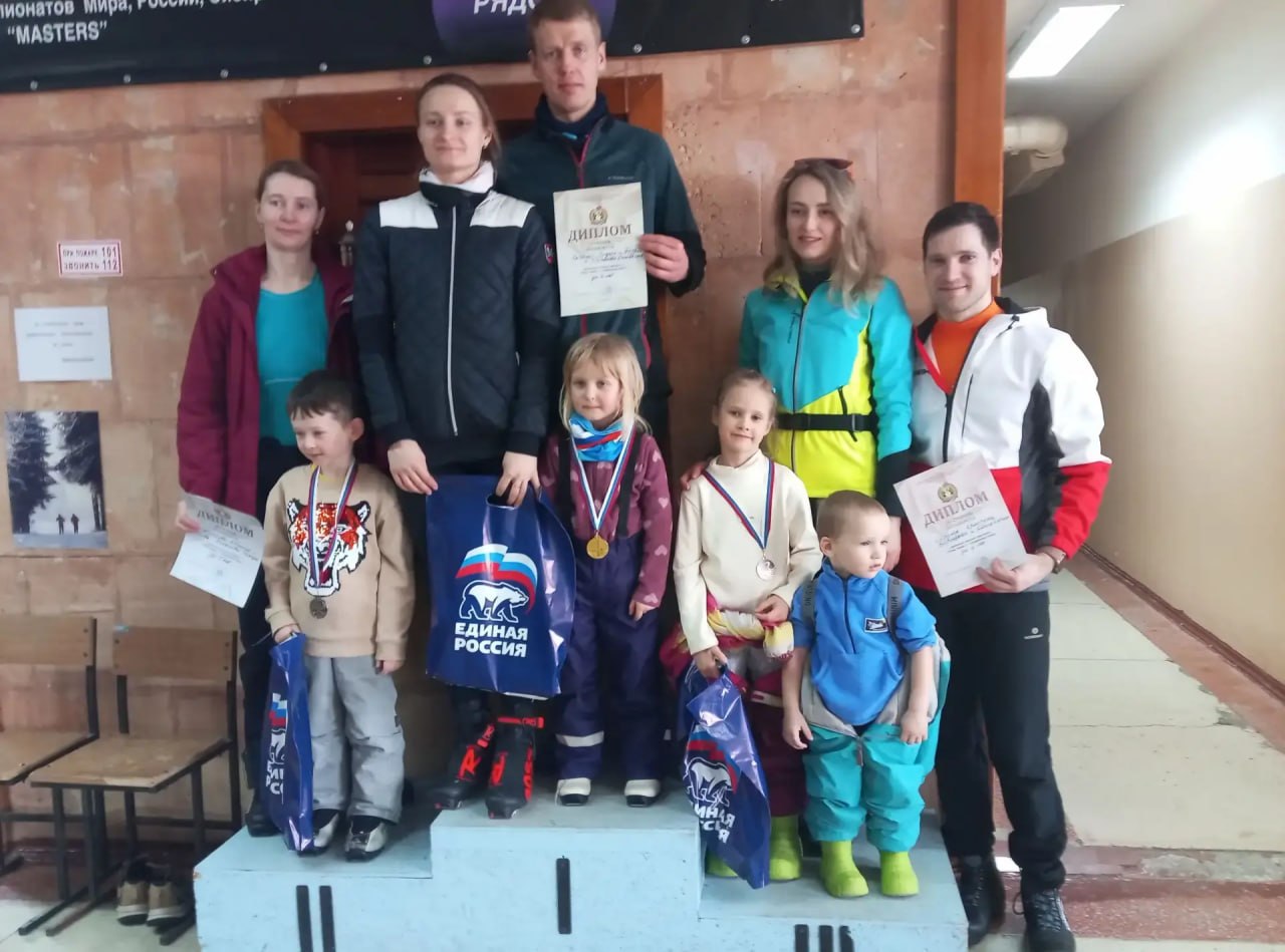 Спортивные семьи Советского района приняли участие в лыжных гонках Спортивные семьи Советского района приняли участие в лыжных гонках