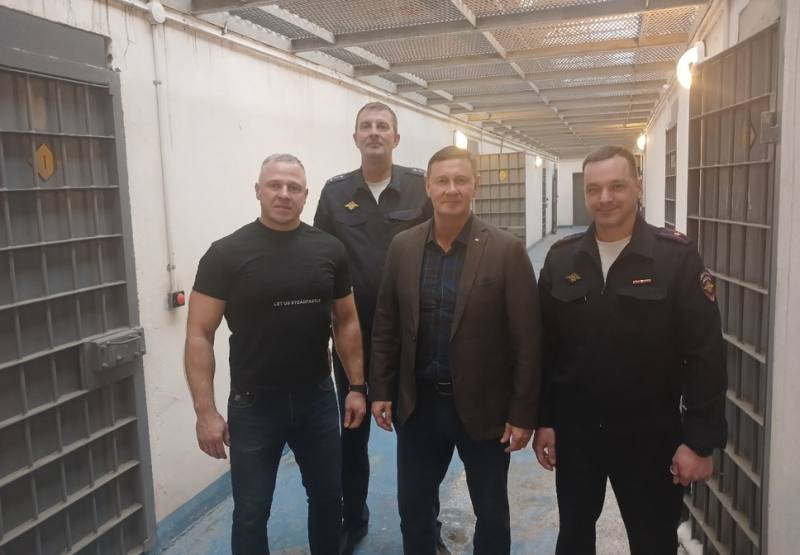 Представители Общественной наблюдательной комиссии по Новосибирской области проверили изолятор временного содержания и специальный приемник Представители Общественной наблюдательной комиссии по Новосибирской области проверили изолятор временного содержания и специальный приемник