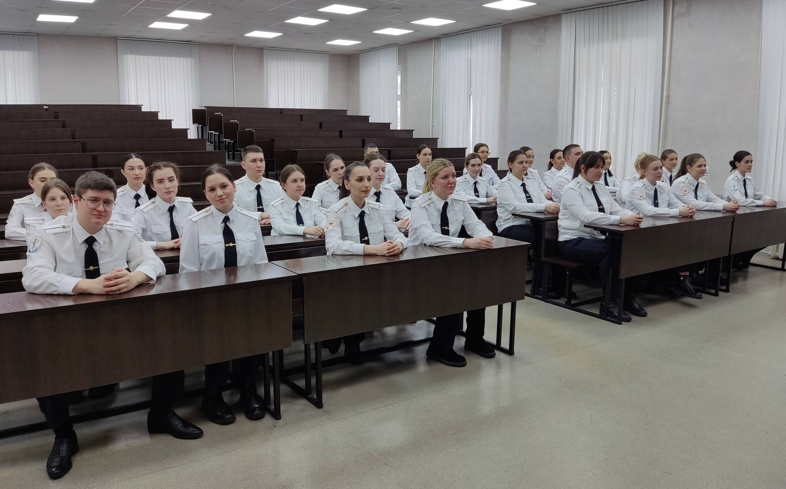 В Новосибирске молодые офицеры получили свидетельства об окончании обучения и прохождении первоначальной профессиональной подготовке В Новосибирске молодые офицеры получили свидетельства об окончании обучения и прохождении первоначальной профессиональной подготовке