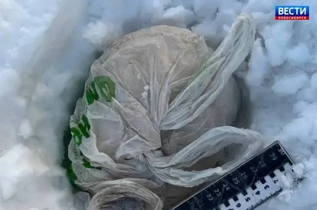 Поймали наркокурьера. В Чулымском районе Новосибирской области задержали 33-летнюю женщину-наркокурьера