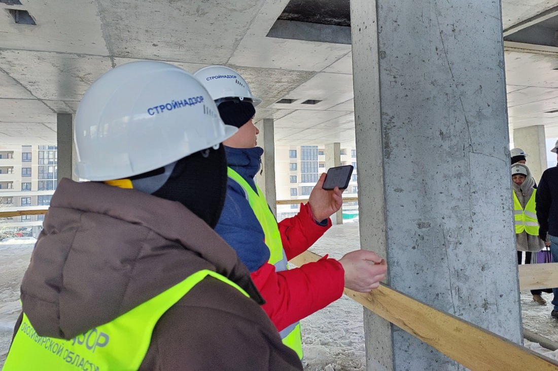 Будущую гостиницу в центре Новосибирска проверили с измерительной лупой Будущую гостиницу в центре Новосибирска проверили с измерительной лупой