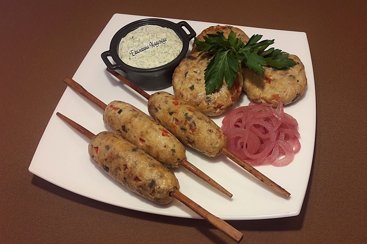 Как приготовить золотистые люля-кебабы с курицей в духовке