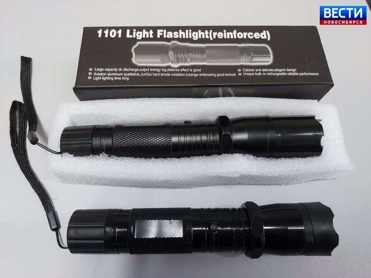 Шокер в багаже. В аэропорту Толмачёво таможенники остановили пассажира рейса «Новосибирск — Ташкент» для выборочного досмотра на «зелёном коридоре»