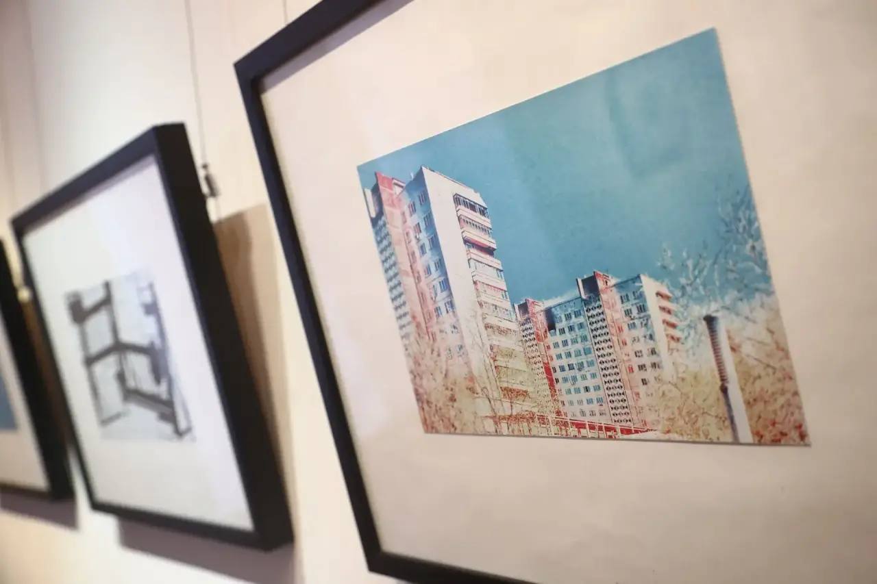 «Бюро параллельных миров» – выставка о современной фотографии Новосибирска открылась в ЦК19 «Бюро параллельных миров» – выставка о современной фотографии Новосибирска открылась в ЦК19