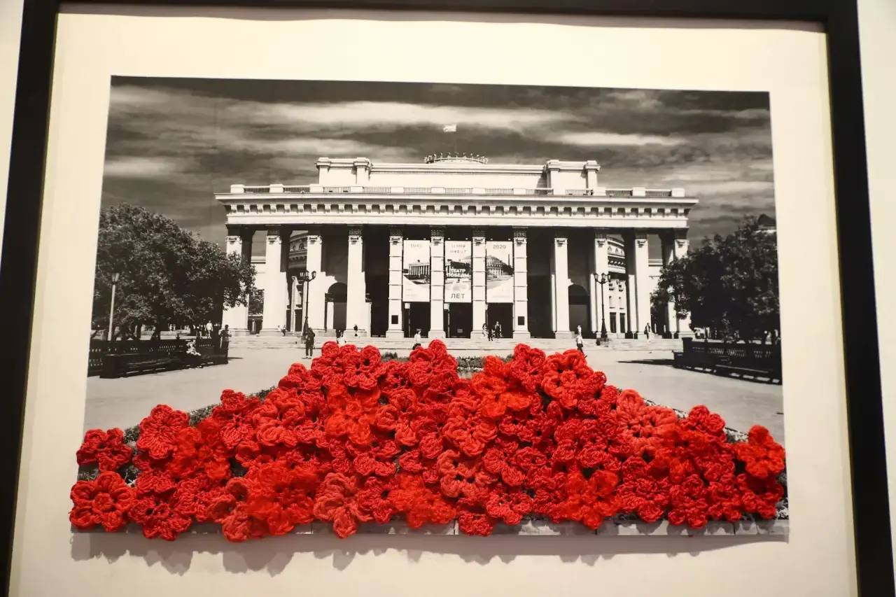 «Бюро параллельных миров» – выставка о современной фотографии Новосибирска открылась в ЦК19 «Бюро параллельных миров» – выставка о современной фотографии Новосибирска открылась в ЦК19