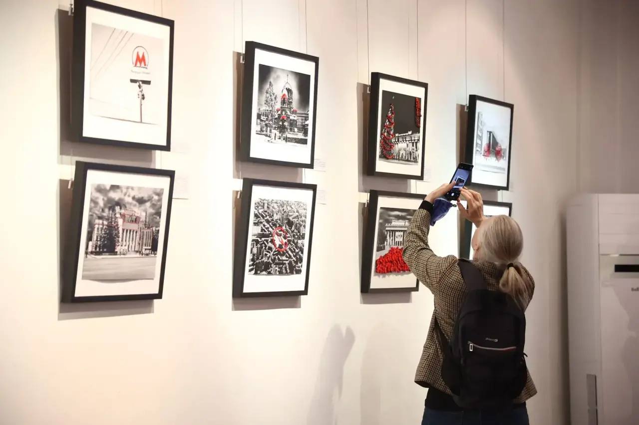 «Бюро параллельных миров» – выставка о современной фотографии Новосибирска открылась в ЦК19