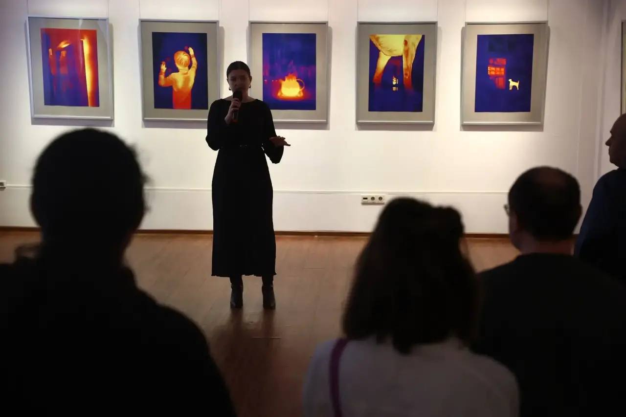 «Бюро параллельных миров» – выставка о современной фотографии Новосибирска открылась в ЦК19 «Бюро параллельных миров» – выставка о современной фотографии Новосибирска открылась в ЦК19