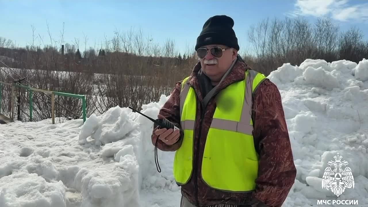 В Новосибирской области начались работы по подрыву льда на реке Иня