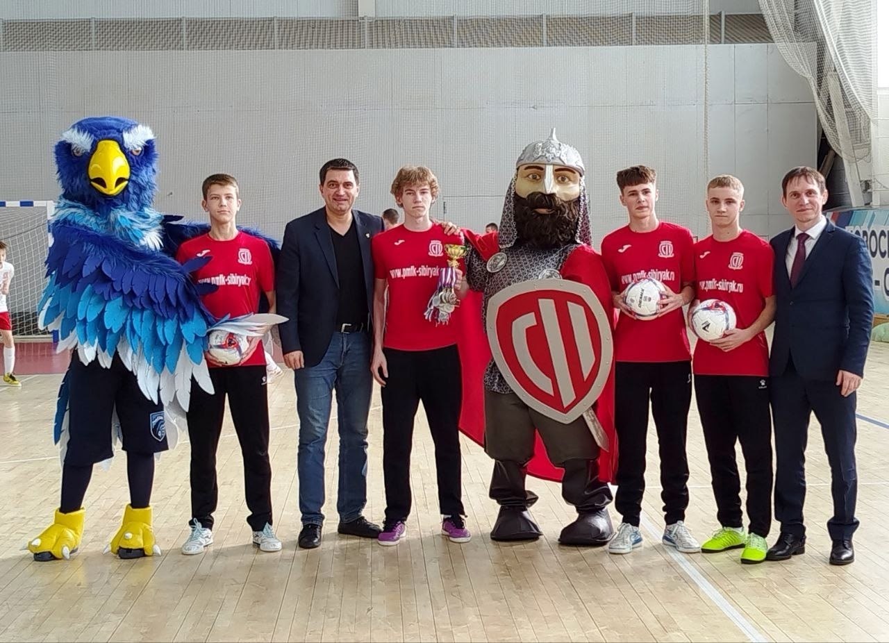 13 команд из новосибирских школ и спортивных клубов боролись за первенство Новосибирска по футзалу