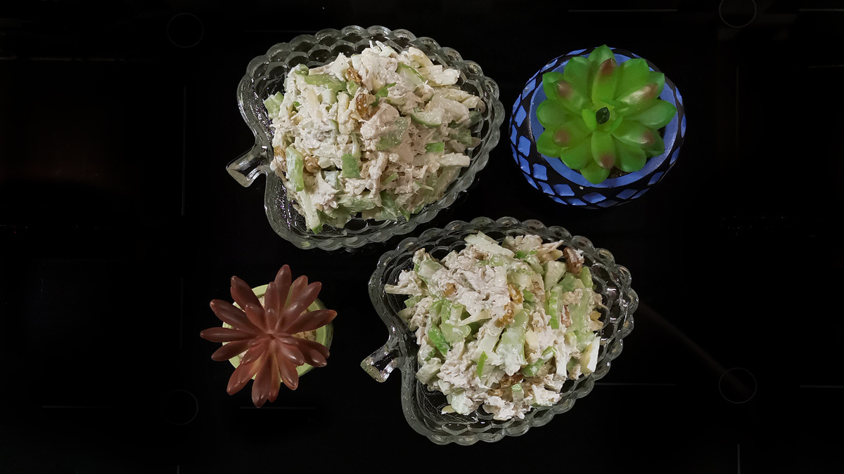 Вальдорфский салат: Удивите гостей простым и изысканным деликатесом