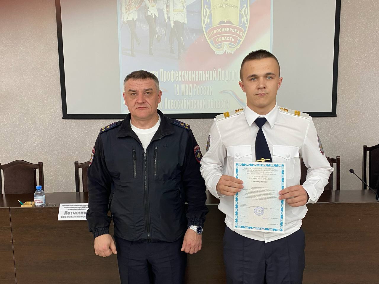 В Новосибирске молодые офицеры получили свидетельства об окончании обучения и прохождении первоначальной профессиональной подготовки В Новосибирске молодые офицеры получили свидетельства об окончании обучения и прохождении первоначальной профессиональной подготовки
