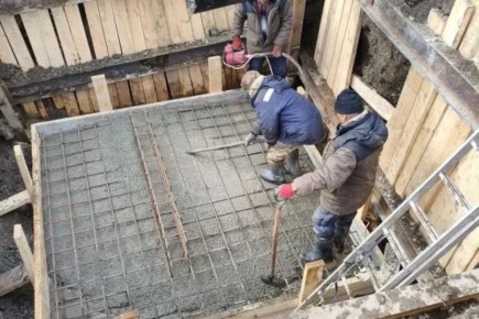 Завершают строительство ливнёвки в пойме реки Каменки в Новосибирске