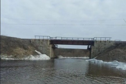 Движение на двух трассах под Новосибирском перекрыли из-за паводка