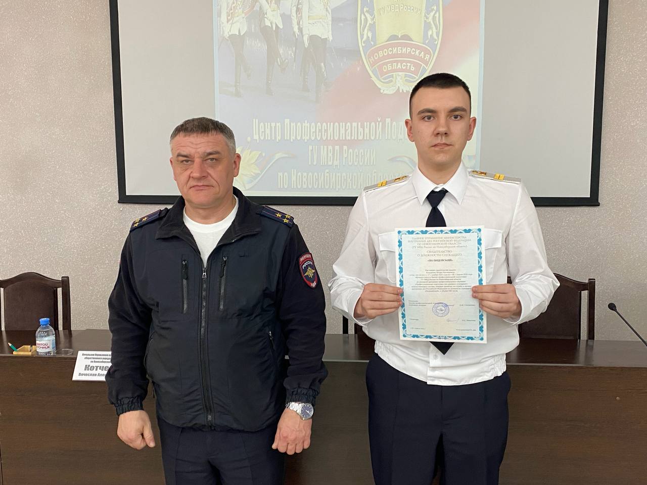 В Новосибирске молодые офицеры получили свидетельства об окончании обучения и прохождении первоначальной профессиональной подготовки В Новосибирске молодые офицеры получили свидетельства об окончании обучения и прохождении первоначальной профессиональной подготовки