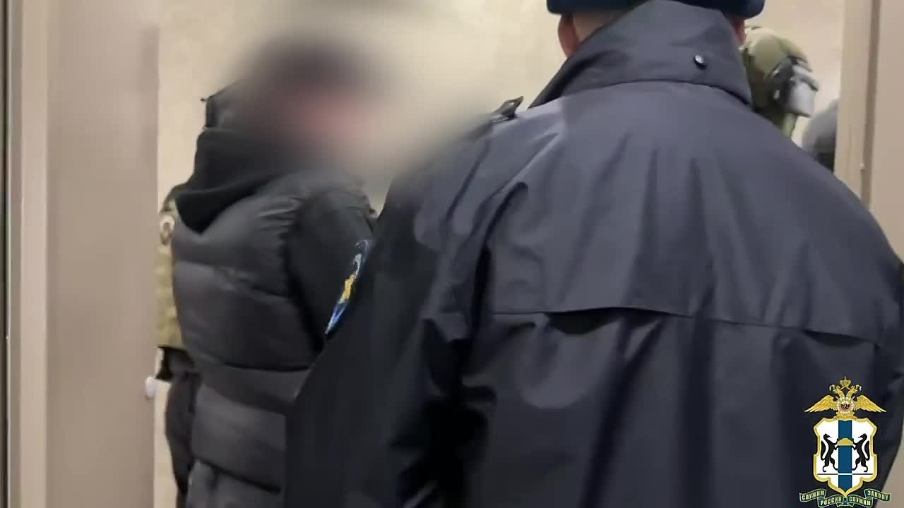 В Новосибирске полицейские задержали подозреваемых в мошенничестве под видом оказания юридических услуг