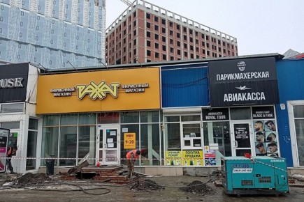 Сносить торговые павильоны начали у метро «Площадь Маркса» в Новосибирске