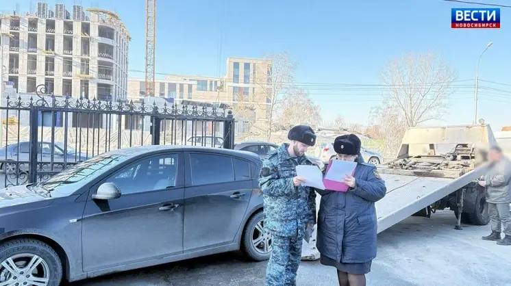 Засада у автосалона. 30-летний новосибирец задолжал банкам 3 миллиона рублей и упорно игнорировал приставов