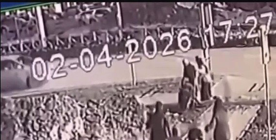 «Какие тяжкие увечья и смерти от наездов? Разговоры о миллиардах»: В Новосибирске самокатчицы сбили женщину с коляской