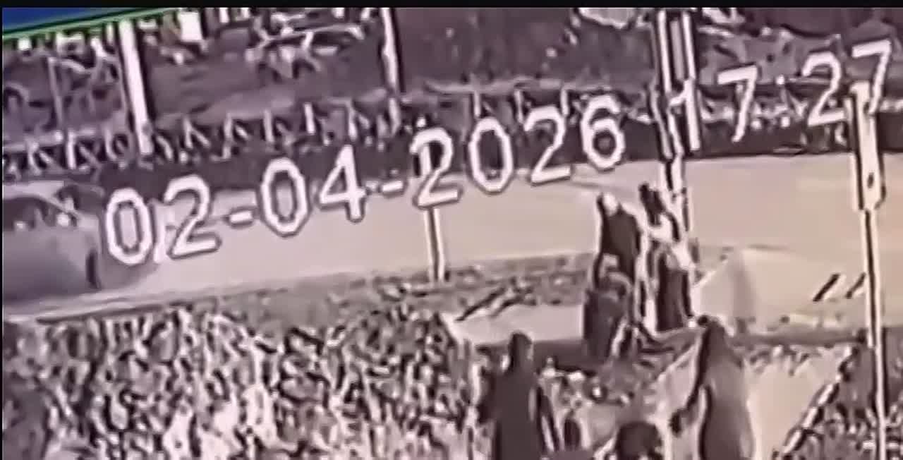 «Какие тяжкие увечья и смерти от наездов? Разговоры о миллиардах»: В Новосибирске самокатчицы сбили женщину с коляской