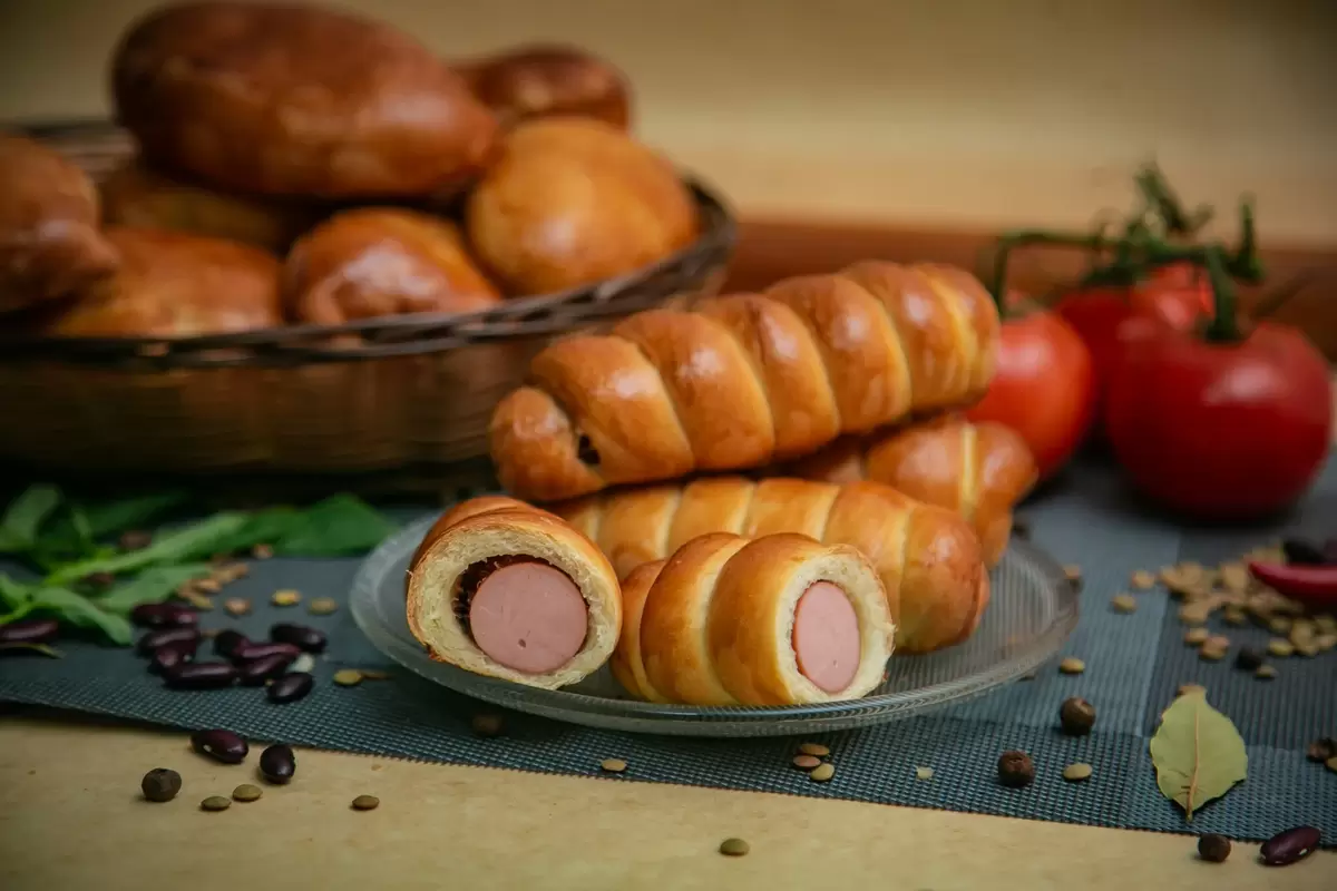 Ностальгия по вкусам: домашние сосиски в тесте с душевным угощением