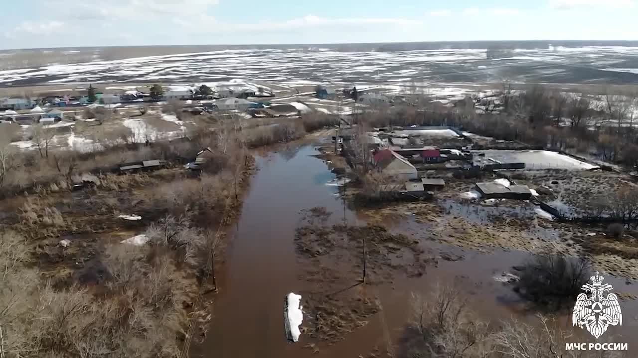 Критический уровень воды: спасатели работают в двух районах Новосибирской области