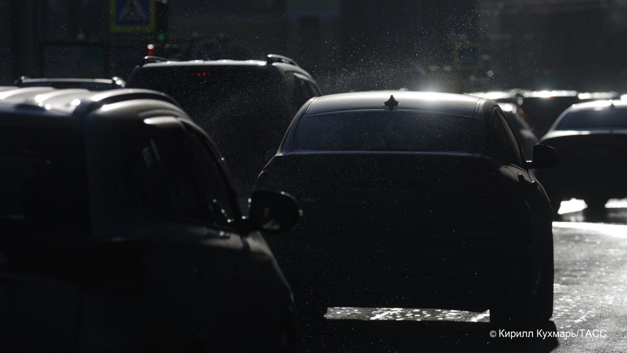 Прокуратура выявила грязь, пыль и выбоины глубиной до 15 см на дорогах Новосибирска, в том числе на Коммунальном мосту, и потребовала от мэрии устранить нарушения