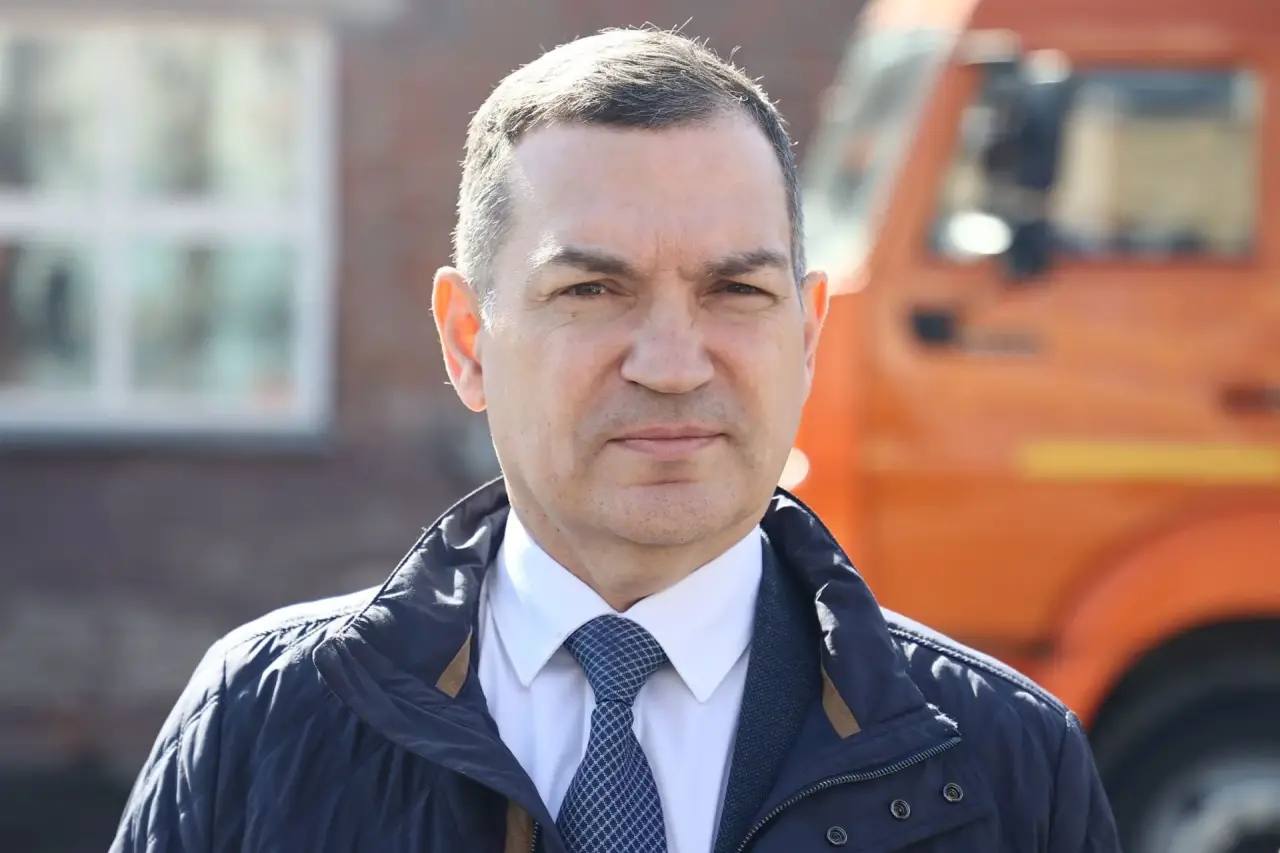 Максим Кудрявцев: Сегодня в ДЭУ-1 проверил готовность техники к уборке территории города в летнем режиме Максим Кудрявцев: Сегодня в ДЭУ-1 проверил готовность техники к уборке территории города в летнем режиме