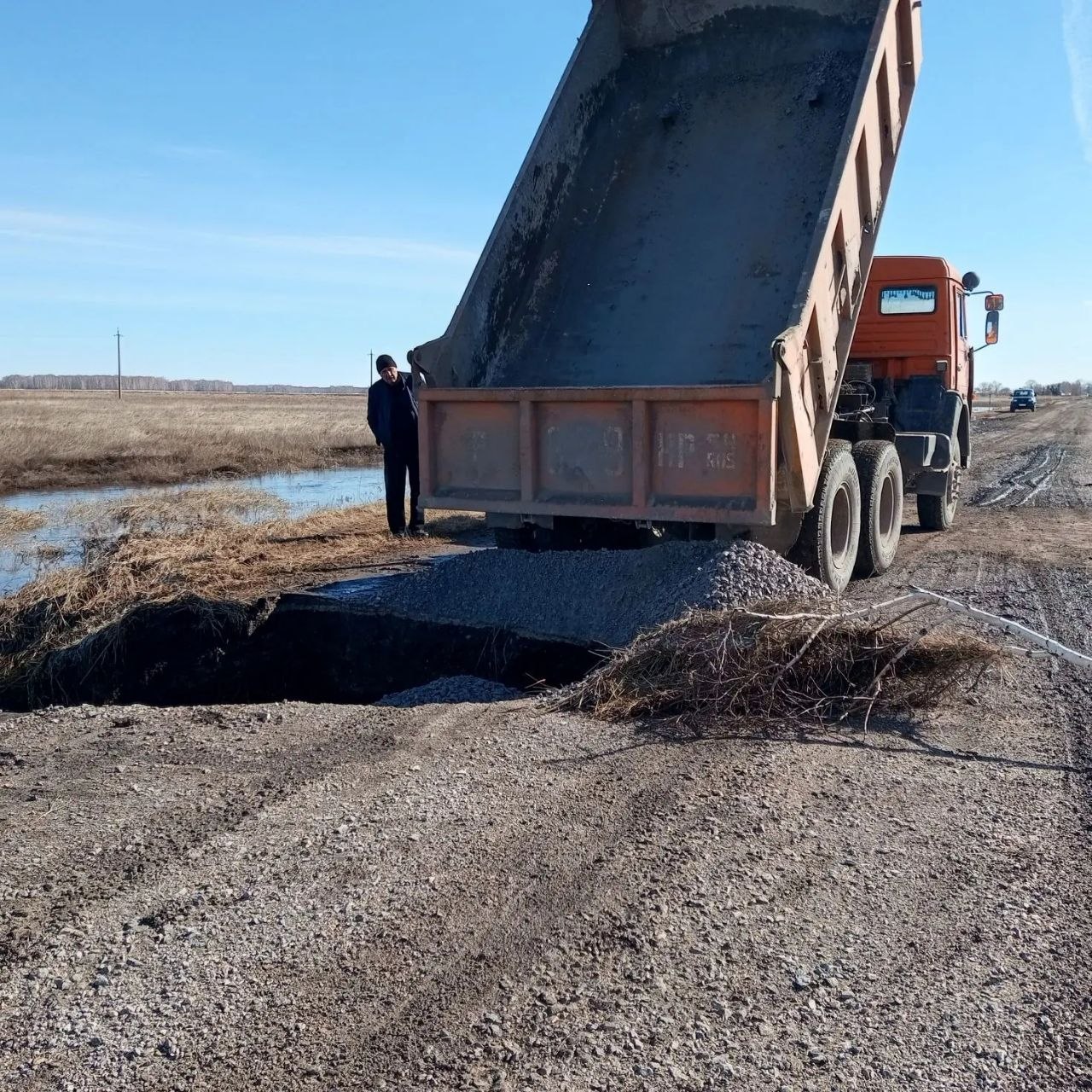 Дорогу Ярки — Кротово затопило Дорогу Ярки — Кротово затопило
