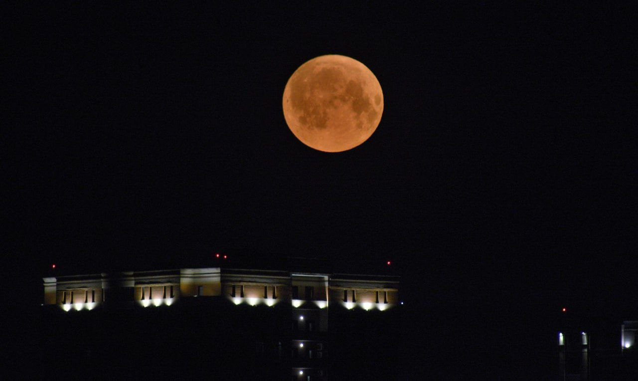 Сразу два полнолуния увидят новосибирцы в мае