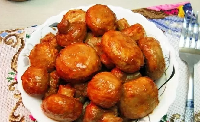 Шампиньоны в томатном соусе, запечённые в духовке