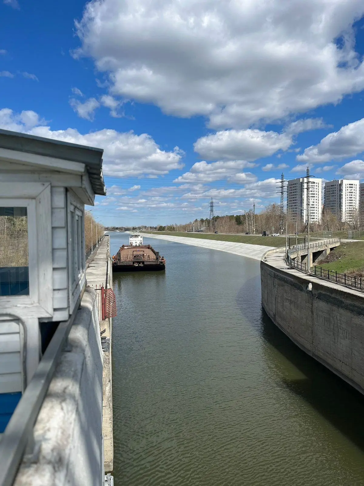 Коллеги из Администрации «Обь-Иртышводпуть» готовят Новосибирский шлюз к навигации