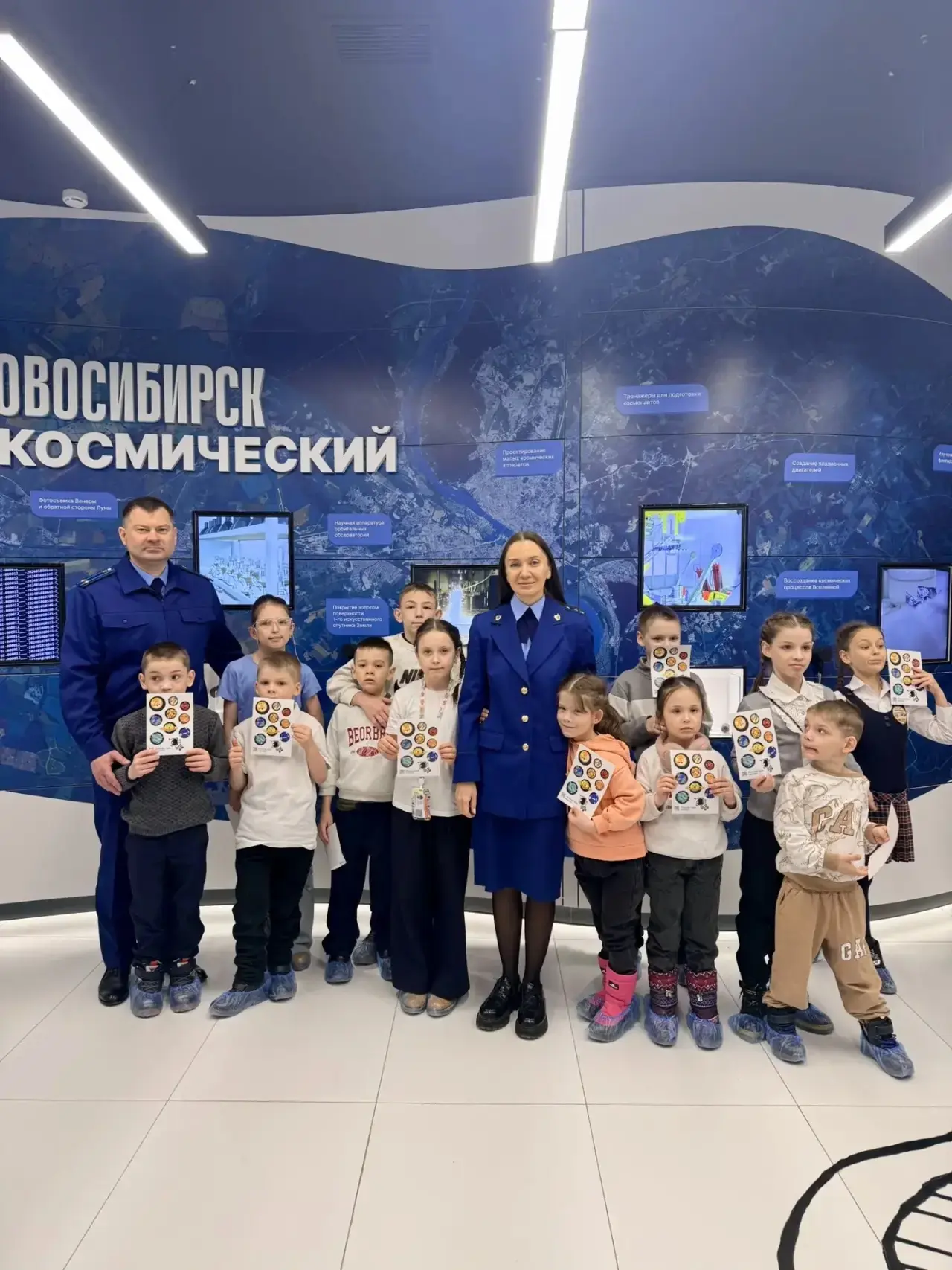 Прокуратурой города по случаю празднования Дня космонавтики проведено патриотическое экскурсионное мероприятие с воспитанниками подшефного центра помощи детям в музее им. Ю.В. Кондратюка