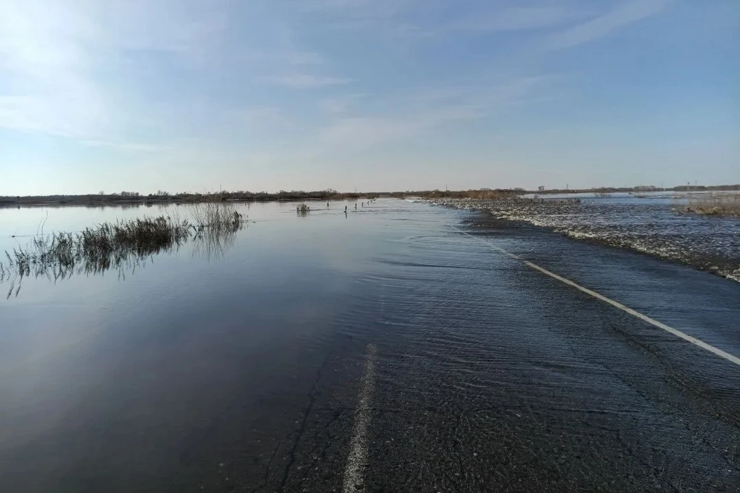 Из-за паводка ограничили проезд по трем дорогам в Новосибирской области