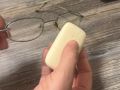 Как вернуть блеск старым очкам с помощью обычного мыла