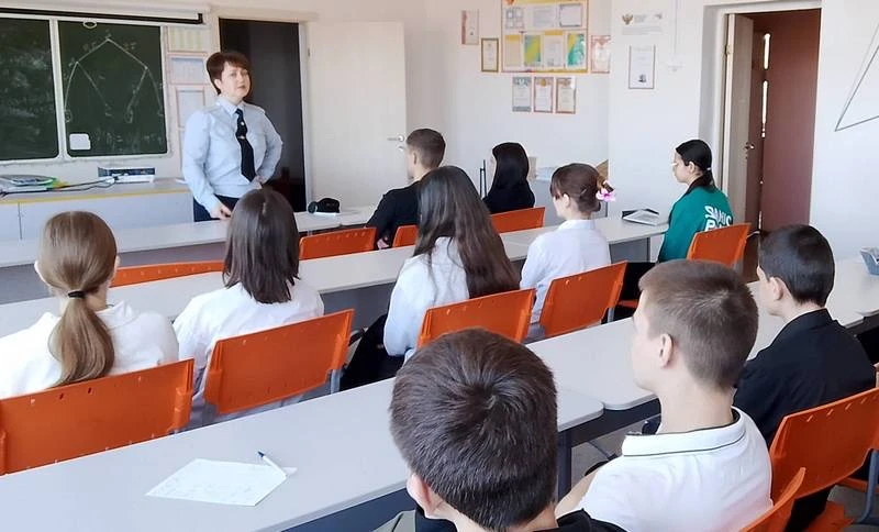 В Новосибирской области сотрудники Госавтоинспекции провели со школьниками беседы о правилах применения вело и мототранспорта В Новосибирской области сотрудники Госавтоинспекции провели со школьниками беседы о правилах применения вело и мототранспорта