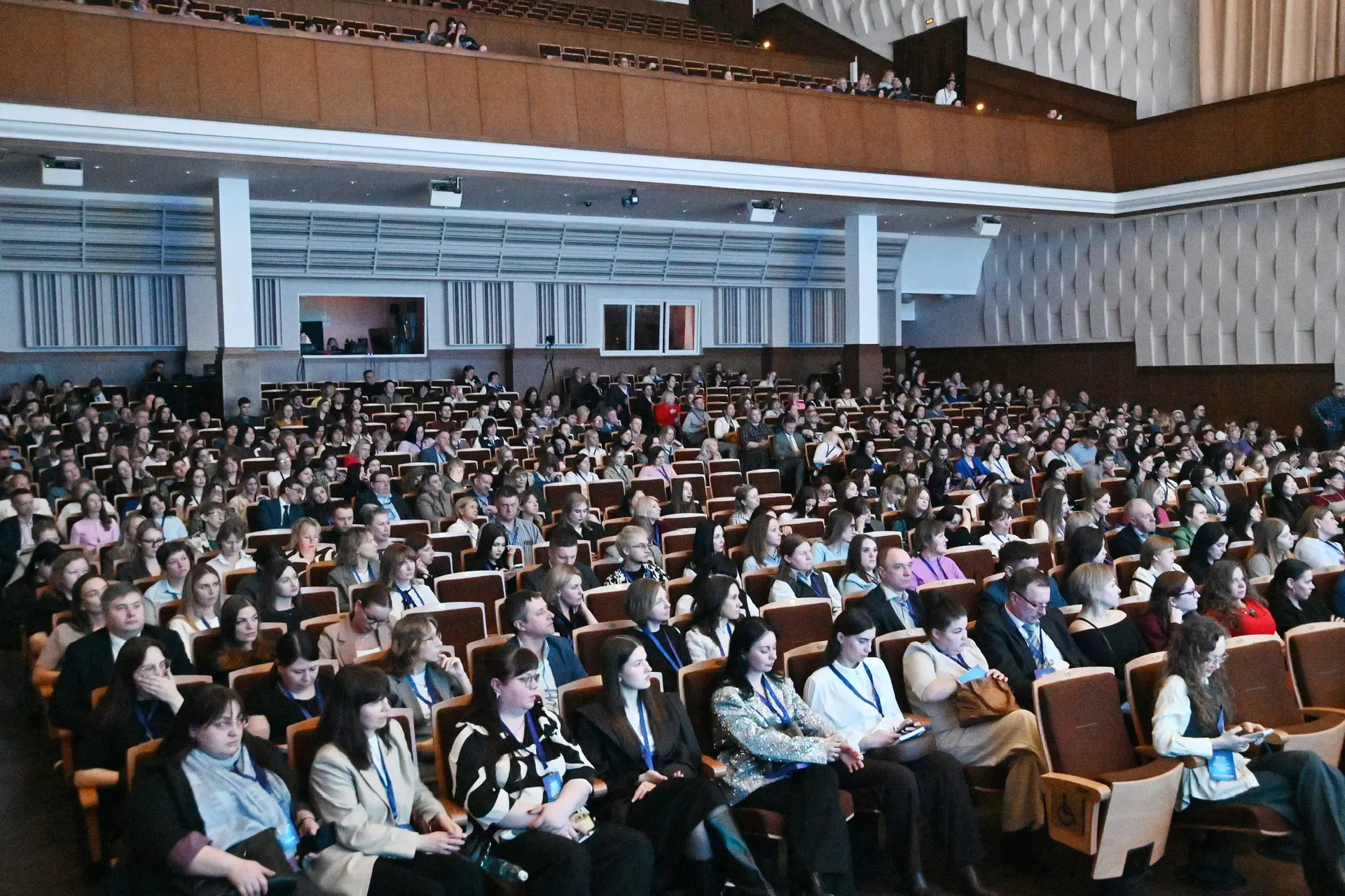 Андрей Травников: Принял участие в открытии ежегодного Новосибирского медиафорума – важного события, объединяющего журналистов, представителей медиахолдингов, органов власти, блогеров, администраторов госпабликов Андрей Травников: Принял участие в открытии ежегодного Новосибирского медиафорума – важного события, объединяющего журналистов, представителей медиахолдингов, органов власти, блогеров, администраторов госпабликов