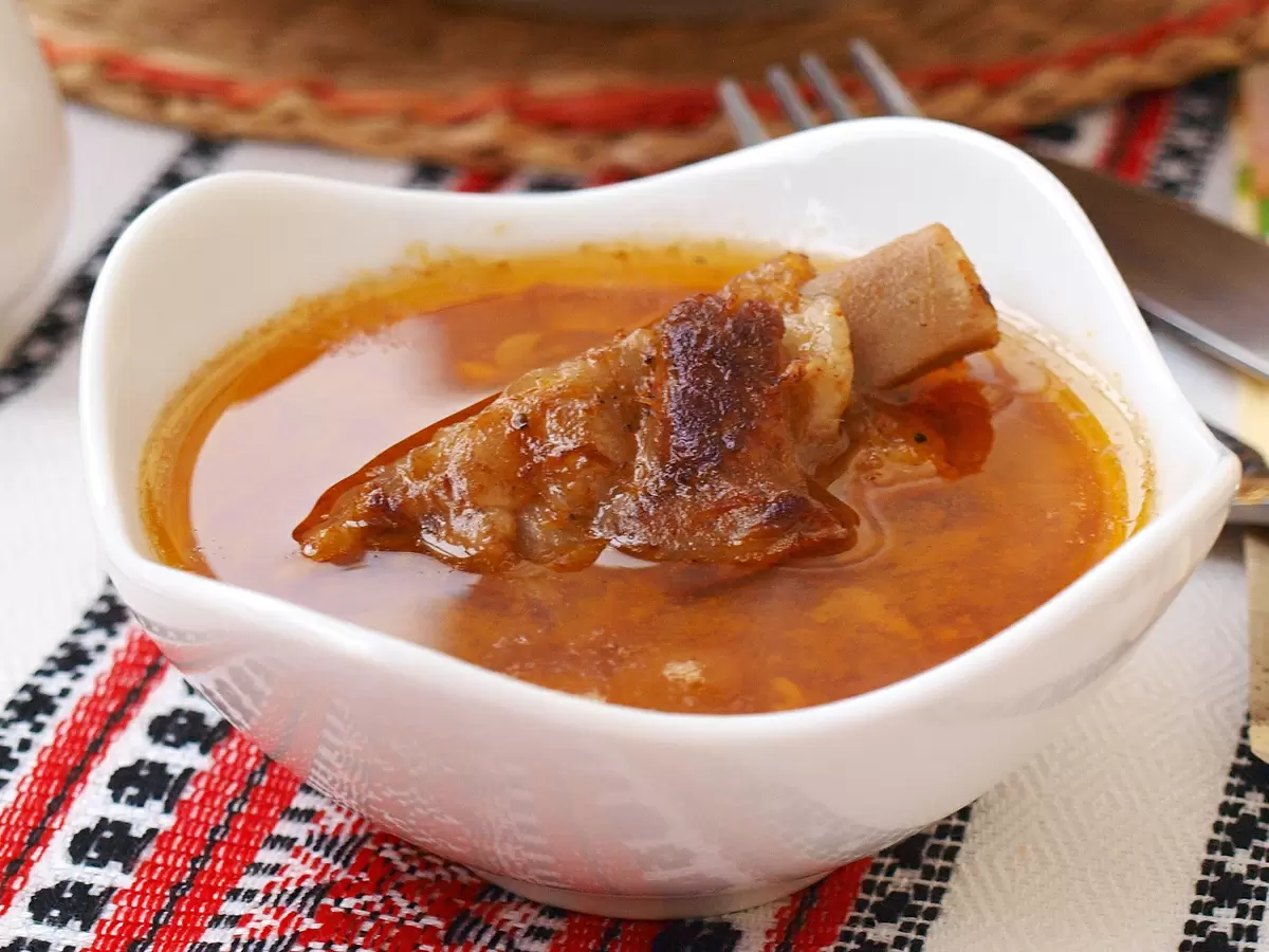 Как приготовить нежные свиные рёберки на сковороде с восхитительной подливкой