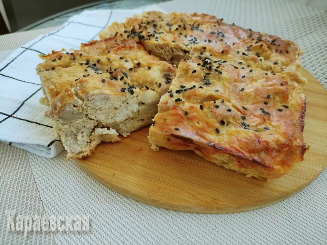 Пирог с изюминкой: кето-версия заливного угощения