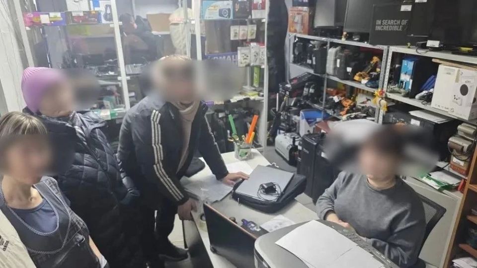 Двойной удар: в Новосибирской области мужчина похитил телефон и ноутбук у знакомого Двойной удар: в Новосибирской области мужчина похитил телефон и ноутбук у знакомого